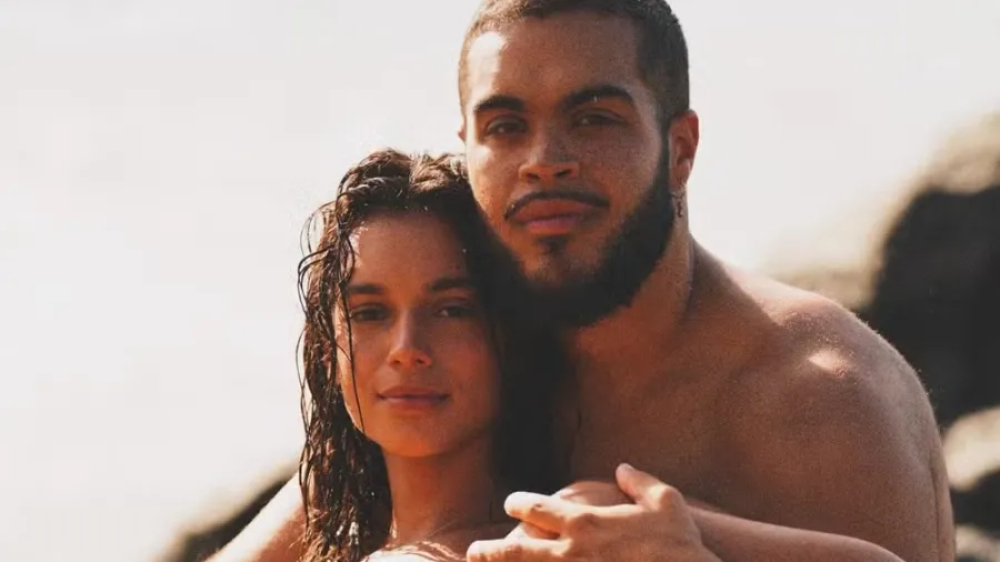 alane-dias-posa-em-clima-de-romance-com-francisco-gil-em-noronha-1768350778727_v2_900x506.png.webp