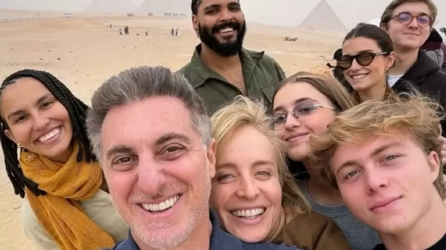 luciano-huck-e-angelica-tiram-ferias-no-egito-com-a-familia-1769819390267_v2_900x506.jpg.webp