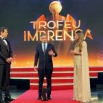 Luciano Huck recebe 11 troféus acumulados e protagoniza momento histórico no Troféu Imprensa 2026